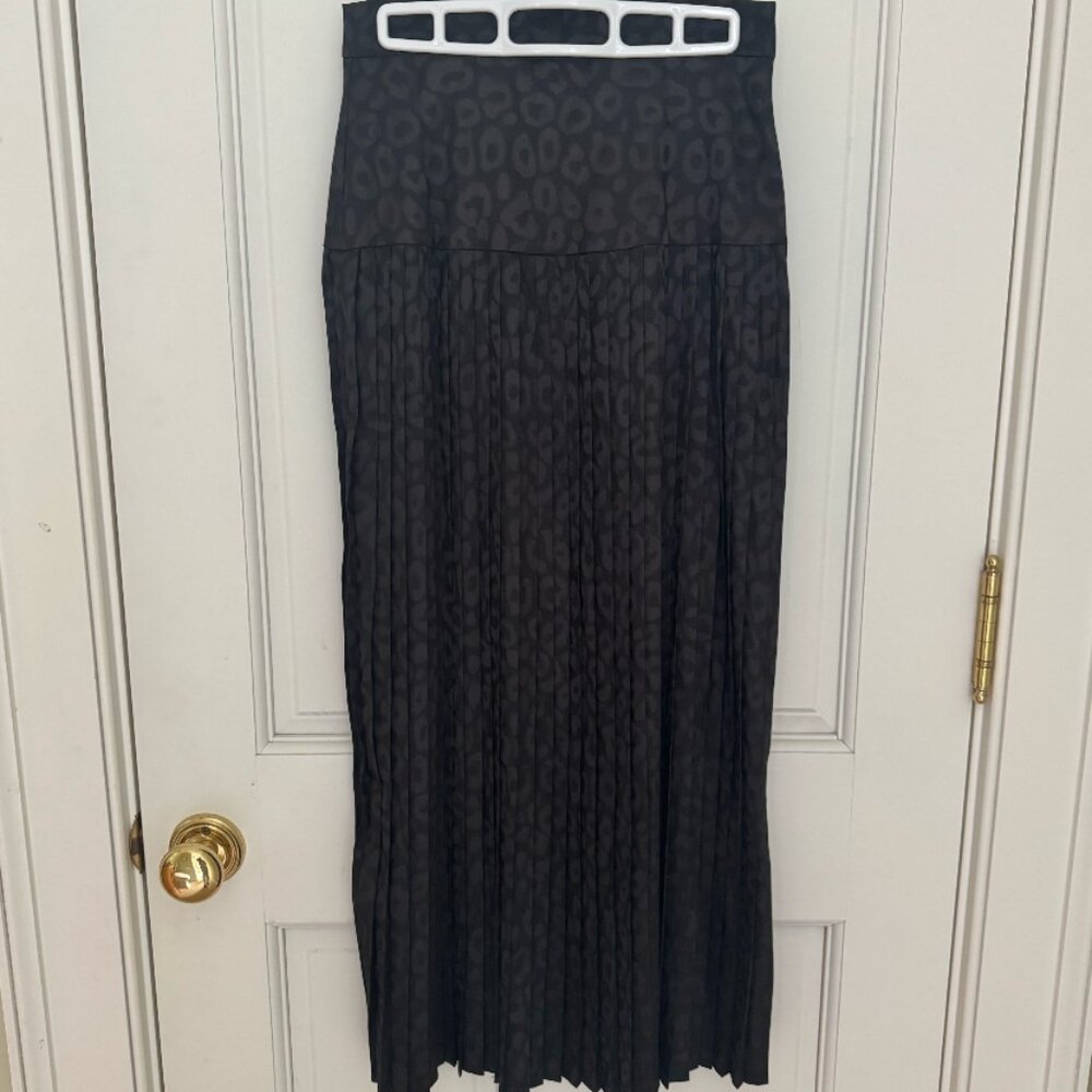 NWOT Never Fully Dressed Pleated Leopard Print Skirt | Size: 4